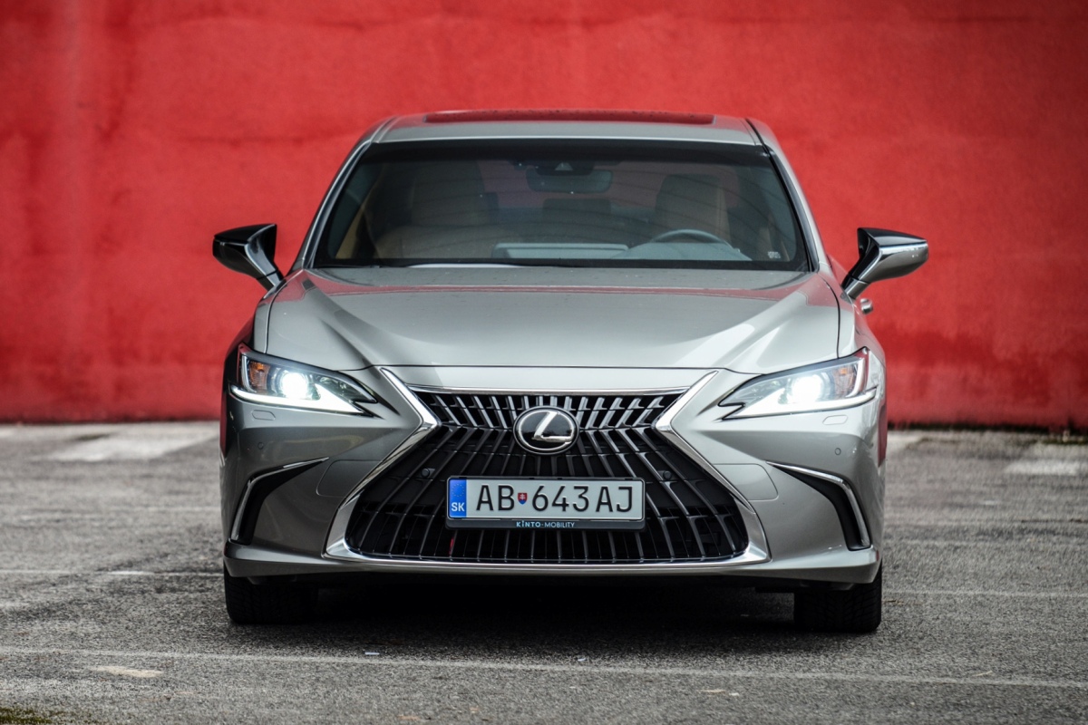 Lexus ES Legacy Edition - test 2025