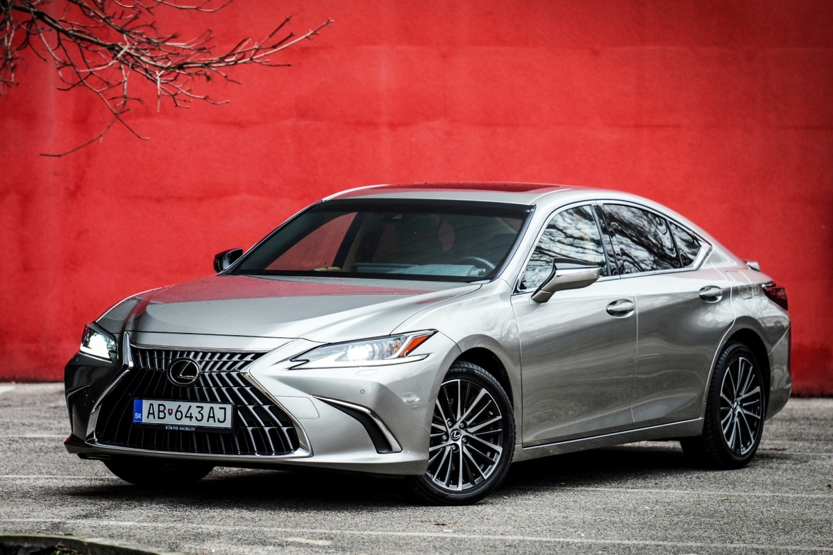 Lexus ES Legacy Edition - test 2025