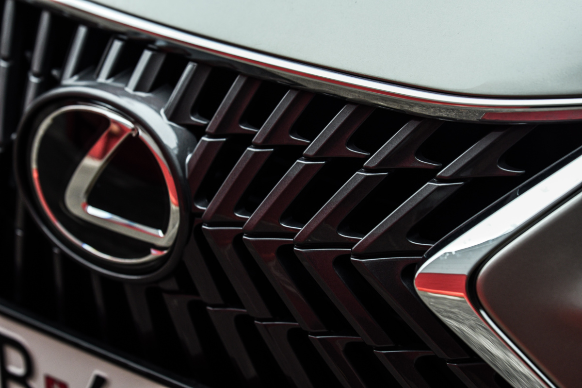 Lexus ES Legacy Edition - test 2025