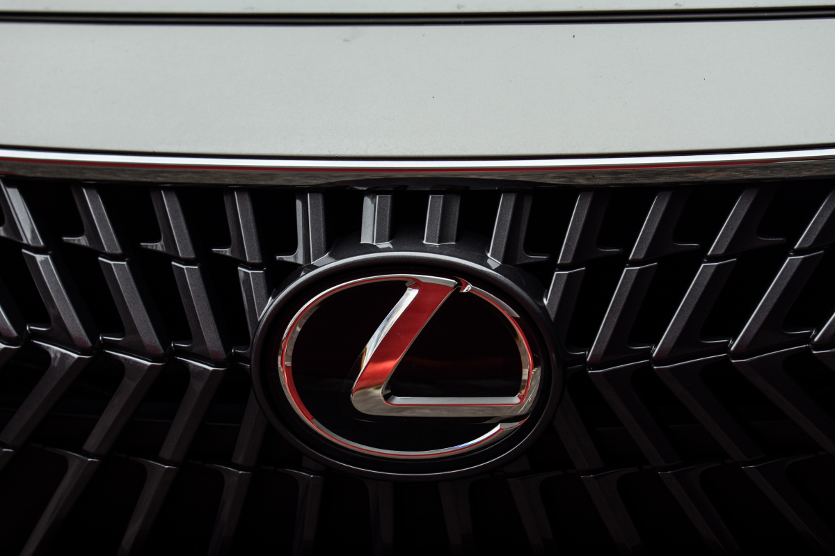 Lexus ES Legacy Edition - test 2025