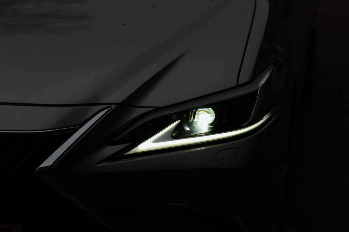 Lexus ES Legacy Edition - test 2025