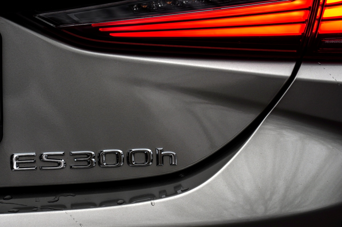 Lexus ES Legacy Edition - test 2025