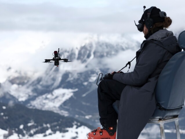 dron, pilot