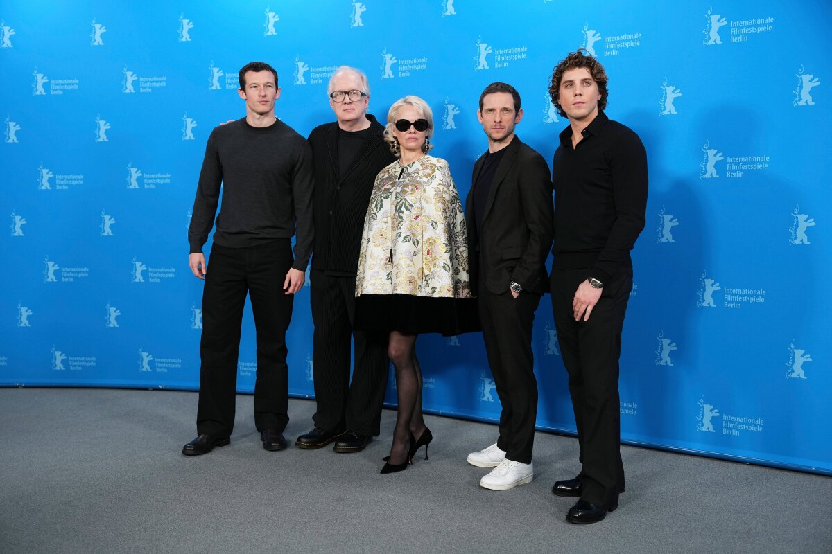 Callum Turner, Tracy Letts, Pamela Anderson, Jamie Bell a Lukas Gage 