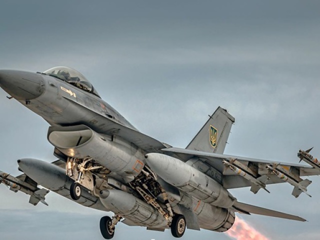 Stíhacie lietadlo F-16 Vzdušných síl Ukrajiny