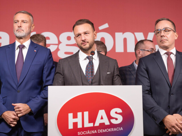 Richard Raši, Šutaj Eštók, Erik Tomáš, tlačová konferencia strany Hlas