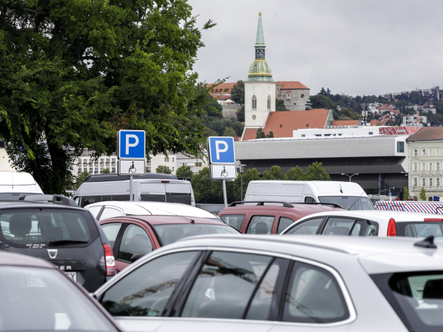SR Tyršovo nábrežie parkovanie spoplatnenie BAX