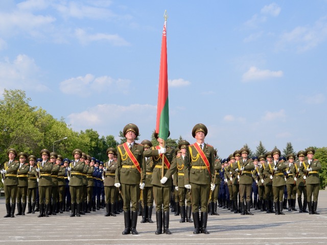 Slávnostný nástup bieloruských vojakov
