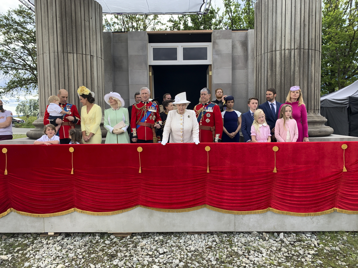 Escaping the Palace - full cast