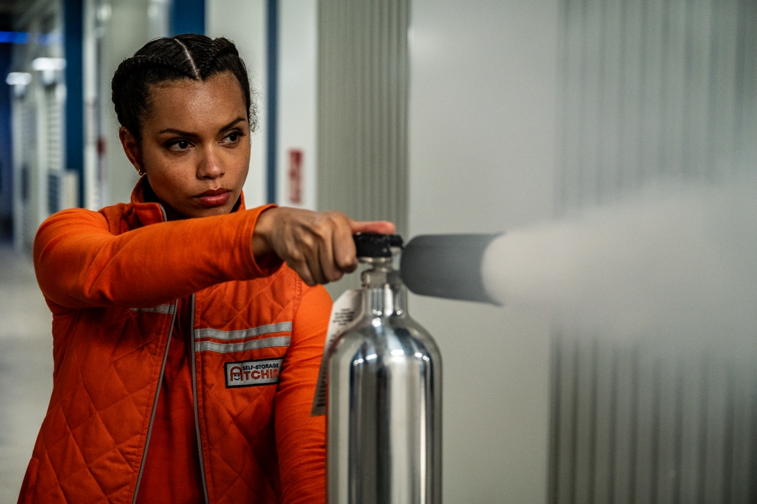 Georgina Campbell ako Naomi