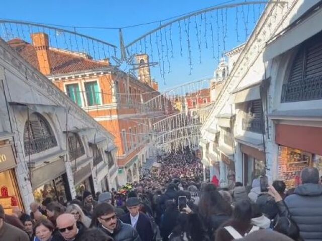 Benátky, turisti, cestovanie