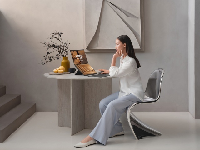 Zenbook DUO UX8407AA Scenario photo 01