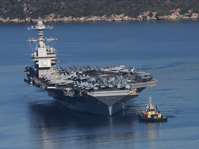 Najväčšia americká lietadlová loď USS Gerald R. Ford opúšťa námornú základňu Souda Bay na Kréte a mieri do izraelského prístavného mesta Haifa, 26. februára 2026
