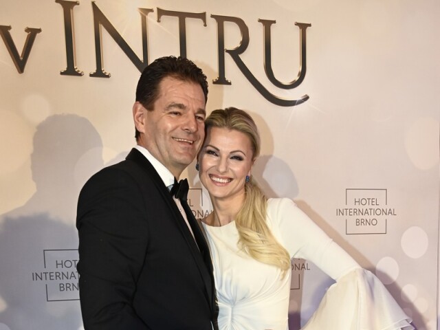 Jitka Kocurová a jej manžel Tomáš Abraham na akcii Ples v Intru.
