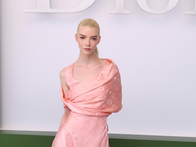 Americká herečka Anya Taylor-Joy prišla na prehliadku Christian Dior Jeseň/Zima 2026-2027 v Paríži.
