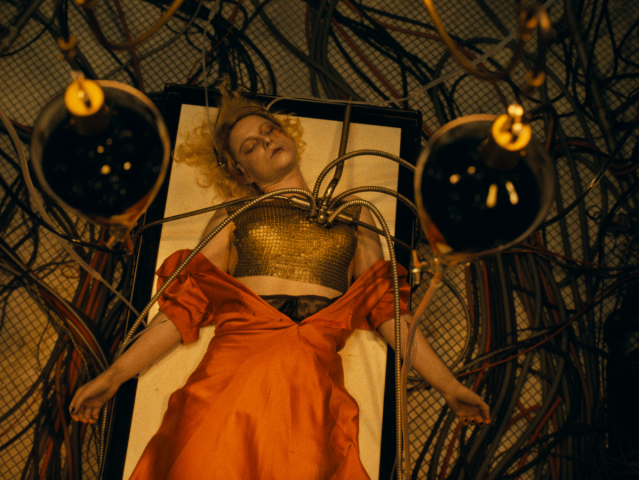Herečka Jessie Buckley v hlavnej úlohe vo filme Nevesta!.