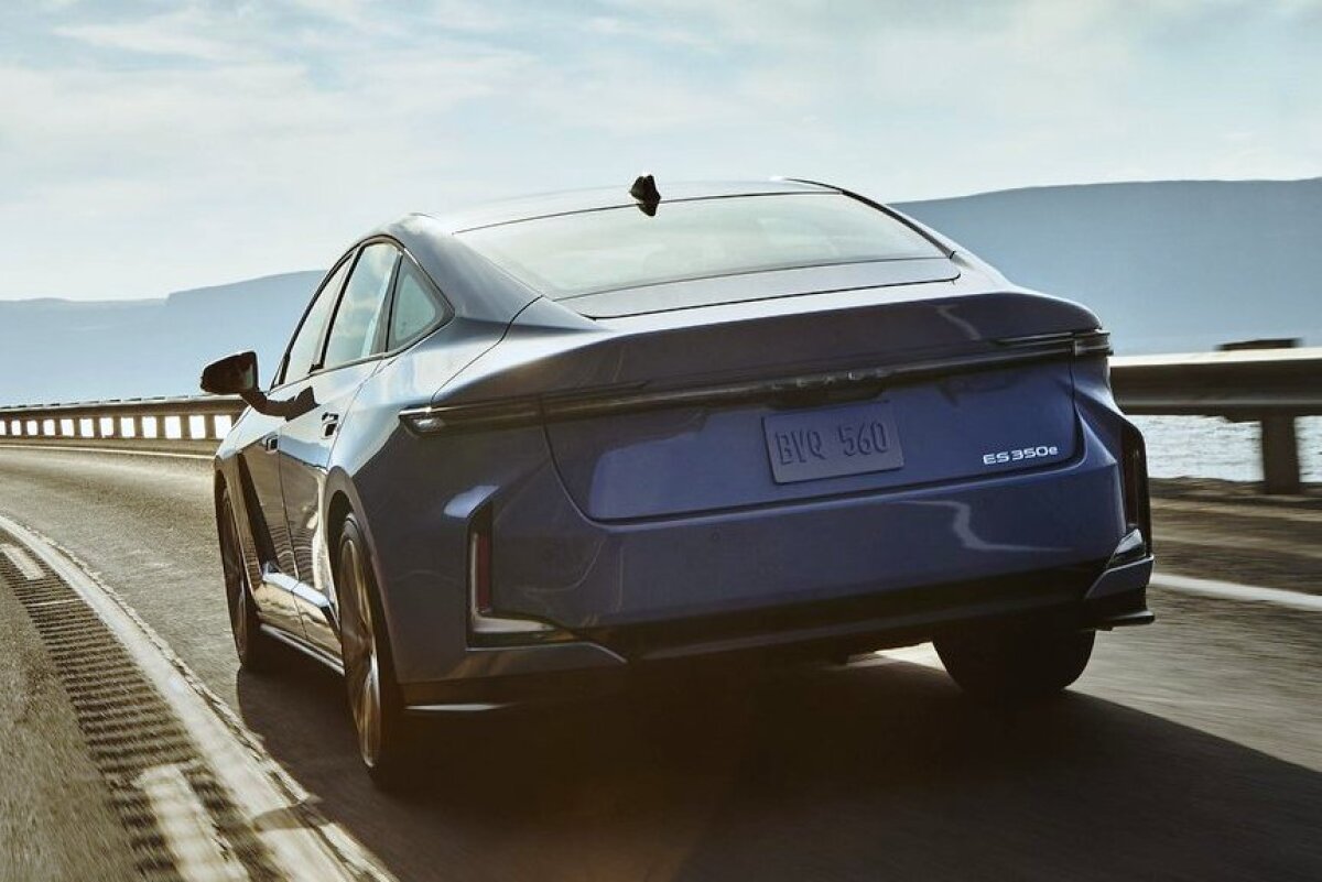 Lexus ES - 2026