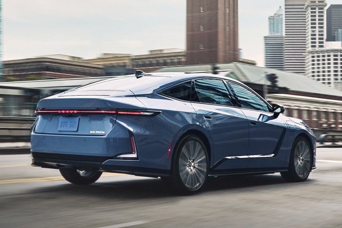 Lexus ES - 2026