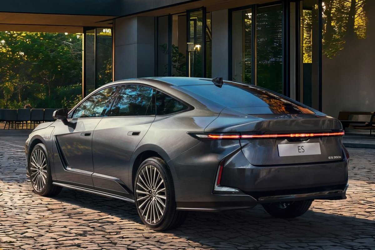 Lexus ES - 2026