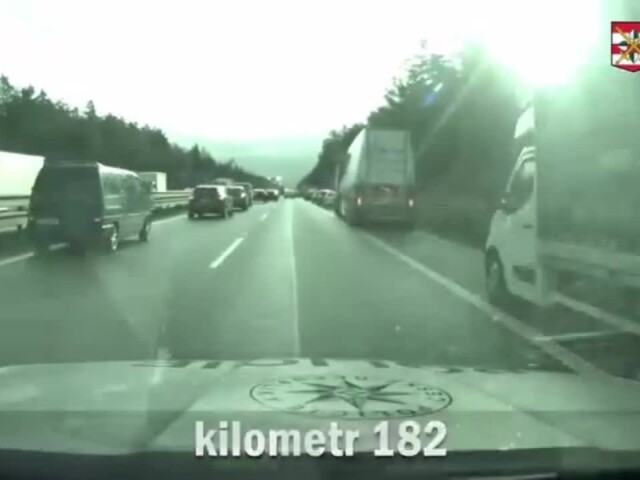 policajti, pomoc, cesta, Policie ČR
