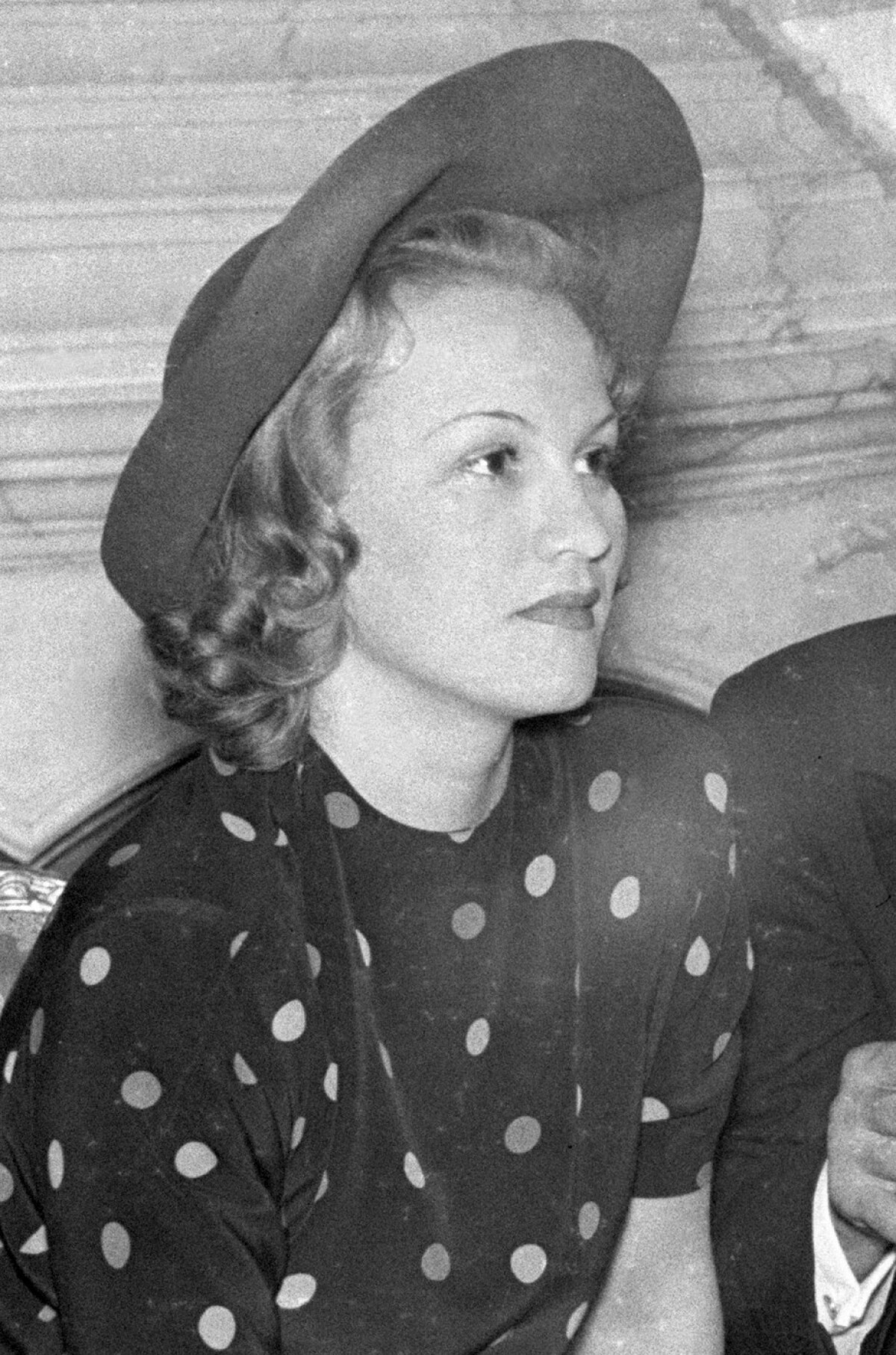 Česká herečka Adina Mandlová na zábere z roku 1942.