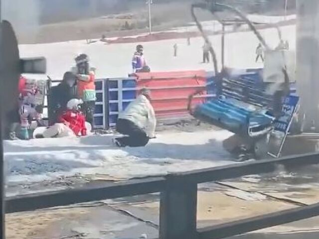 vlek, lanovka, lyžiari, pád, pokazená, porucha
