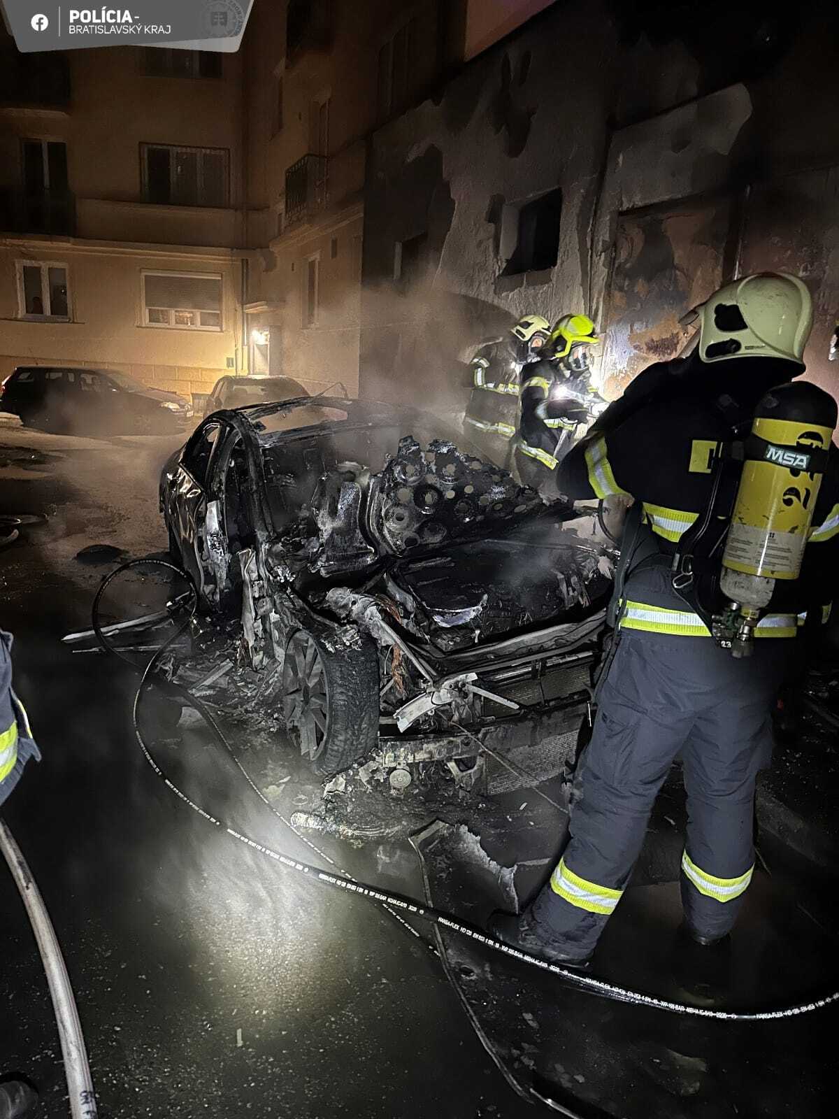 požiar autá hasiči polícia bratislava