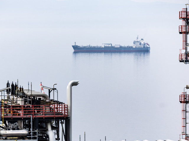 ropa, rafinéria, MOL, tanker,