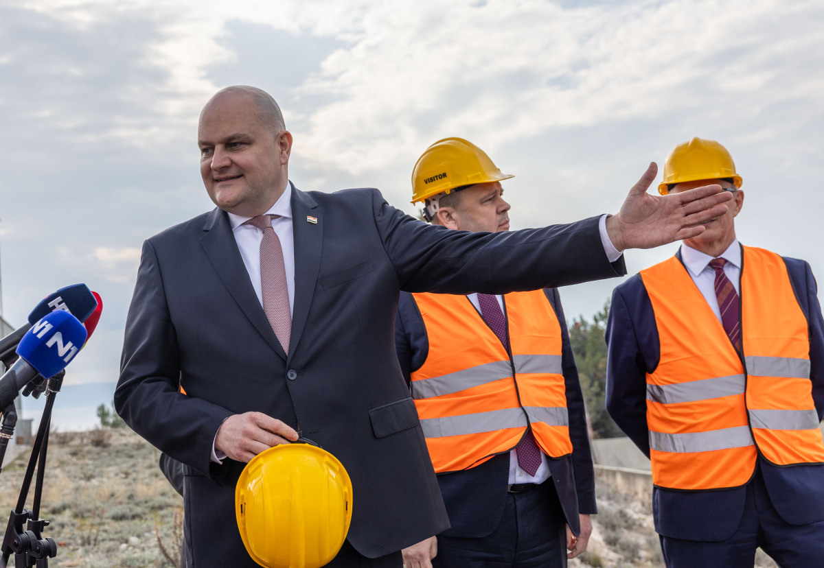 ropa, rafinéria, MOL, tanker, JANAF, ropovod,