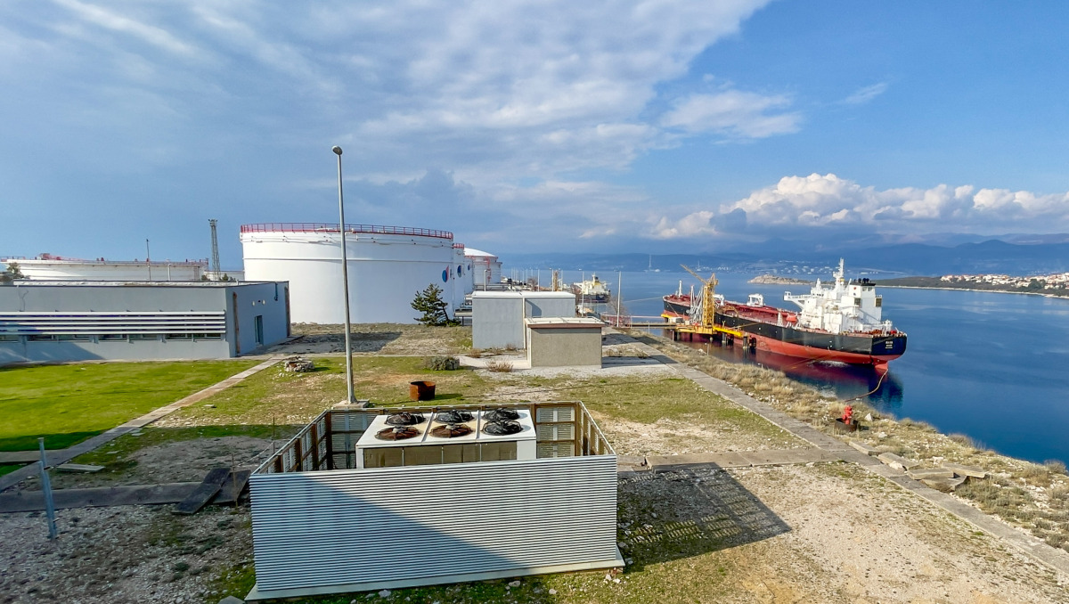 ropa, rafinéria, MOL, tanker, JANAF, ropovod,