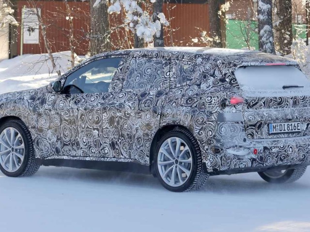 BMW iX1 - predprodukčný prototyp 2026