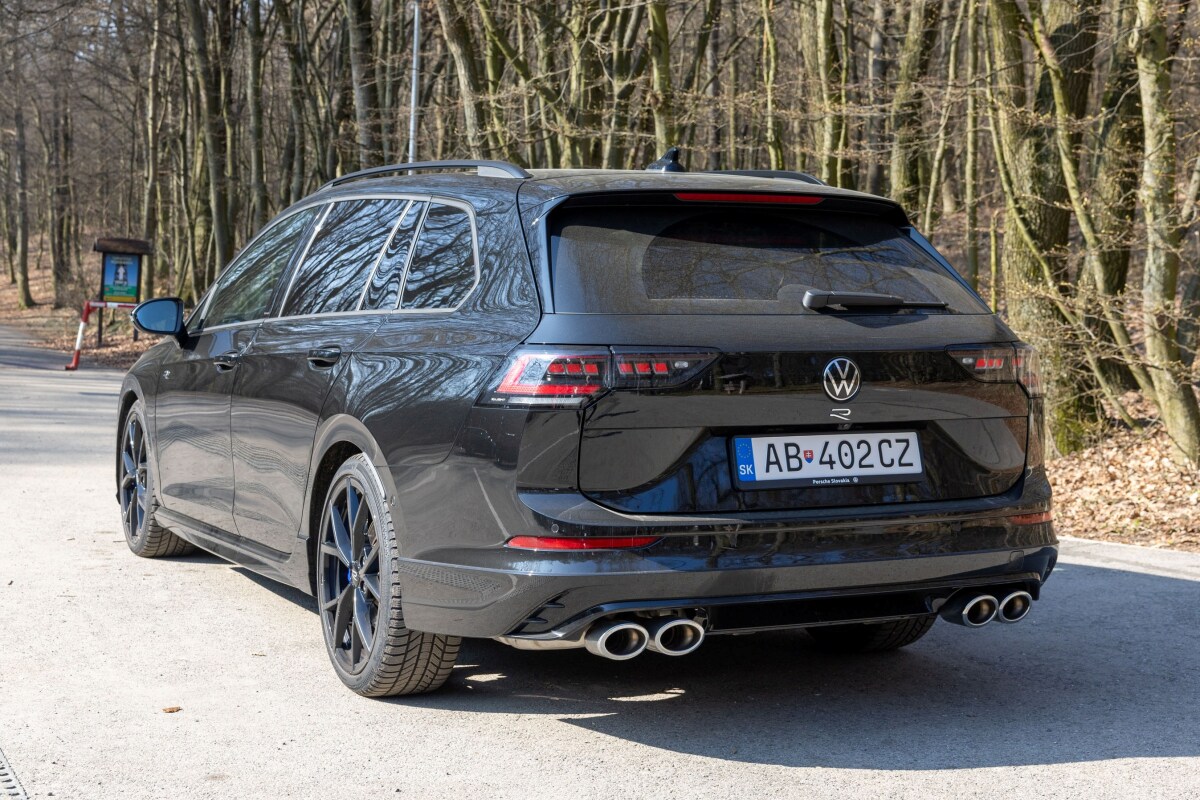 VW Golf R Variant - test 2026