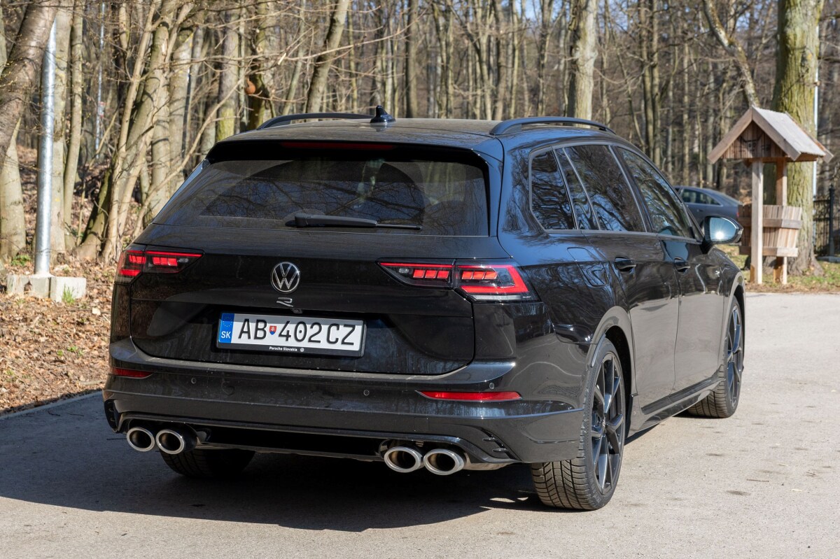 VW Golf R Variant - test 2026