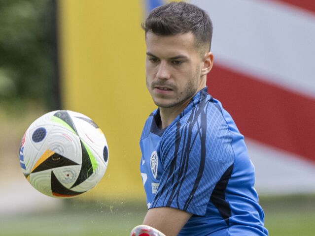 15. László Bénes