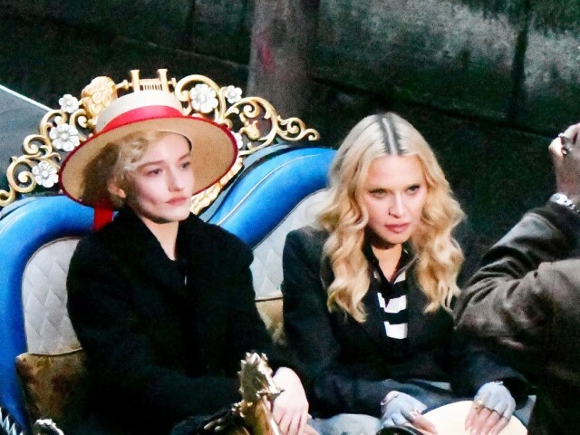 Madonna a americká herečka Julia Garner 