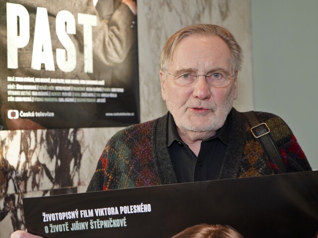 Herec Jiří Štěpnička na tlačovej konferencii k filmu Past o herečke a jeho mame Jiřině Štěpničkovej v roku 2020.