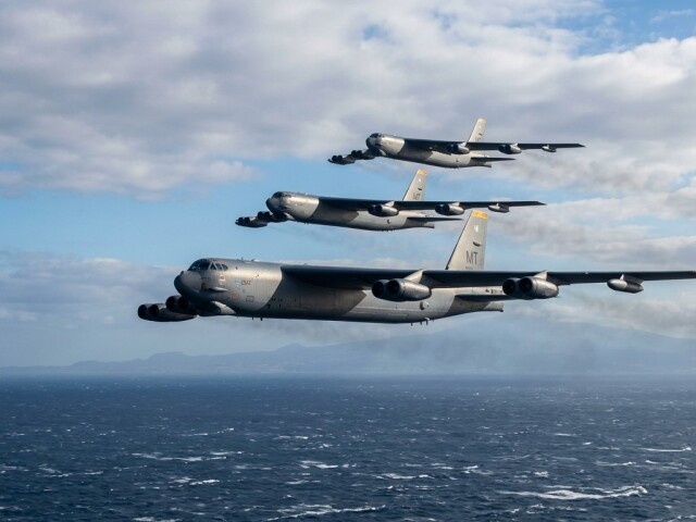 Americké bombardéry B-52 Stratofortress vo vzduchu - obrázok vytvorený AI