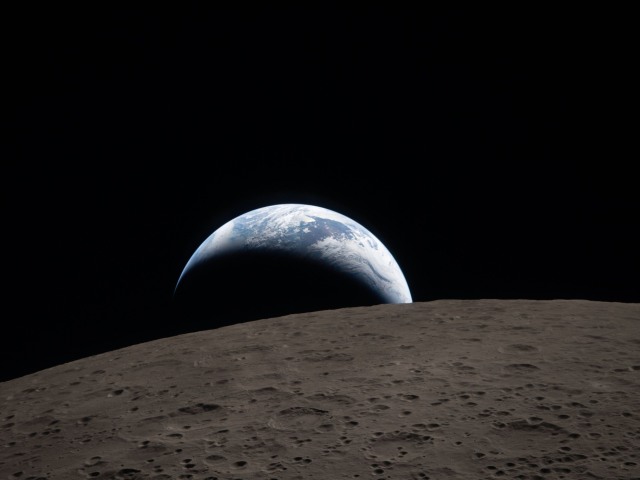 Earth / Moon /
