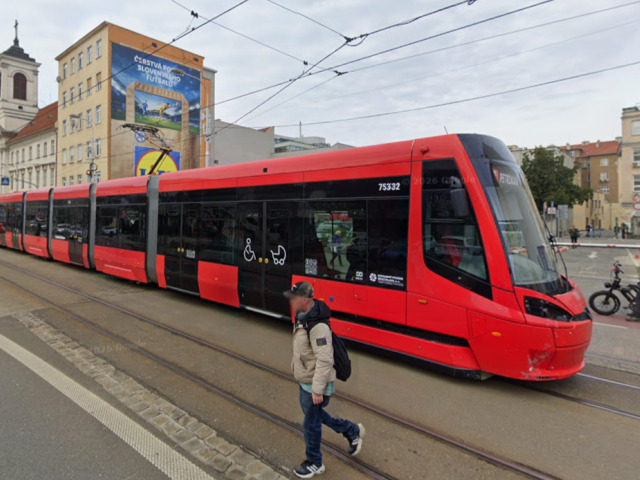 električka bratislava špitálska kamenné námestie SNP