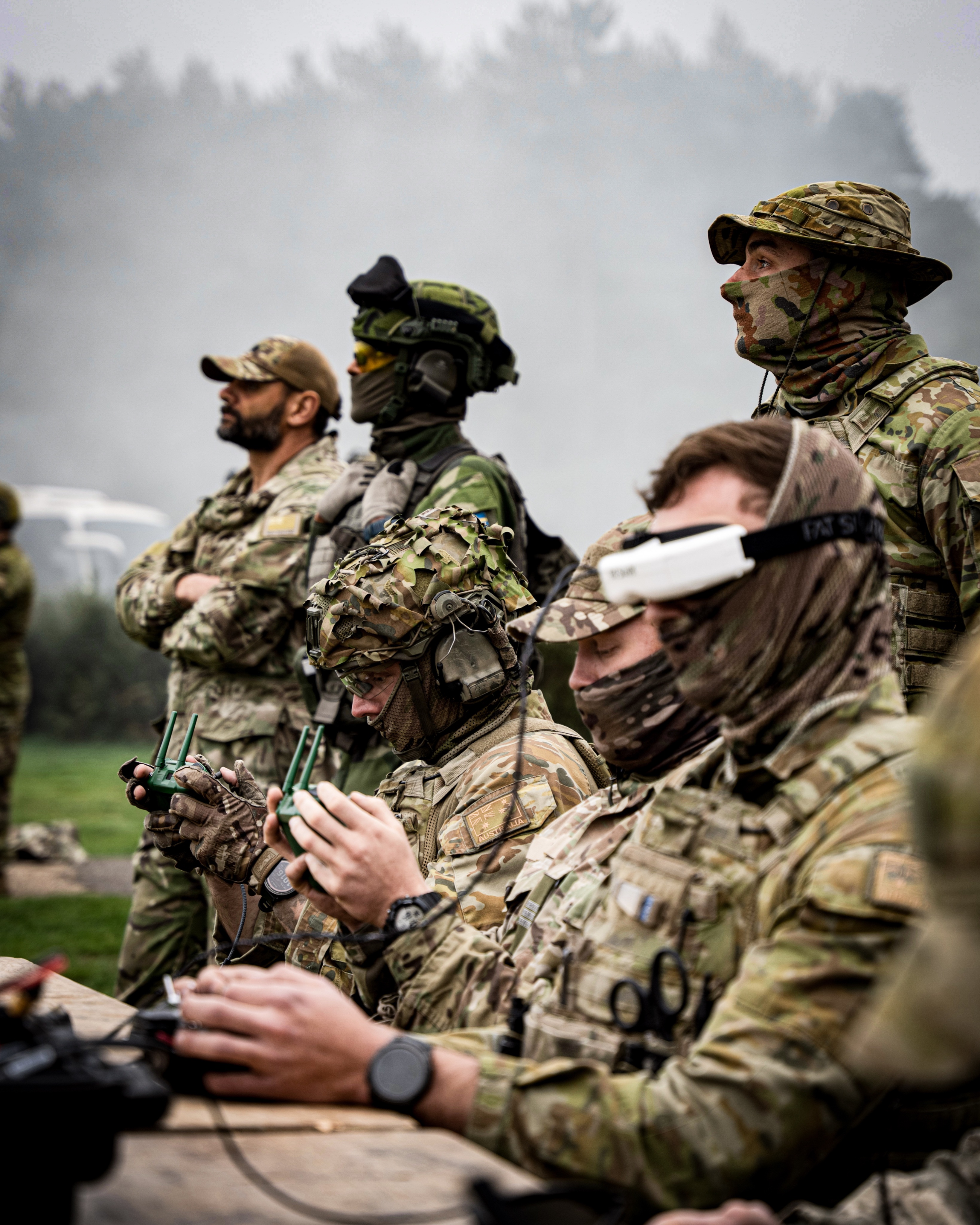 Spoločné cvičenie ukrajinských, švédskych a austrálskych jednotiek vo Veľkej Británii.