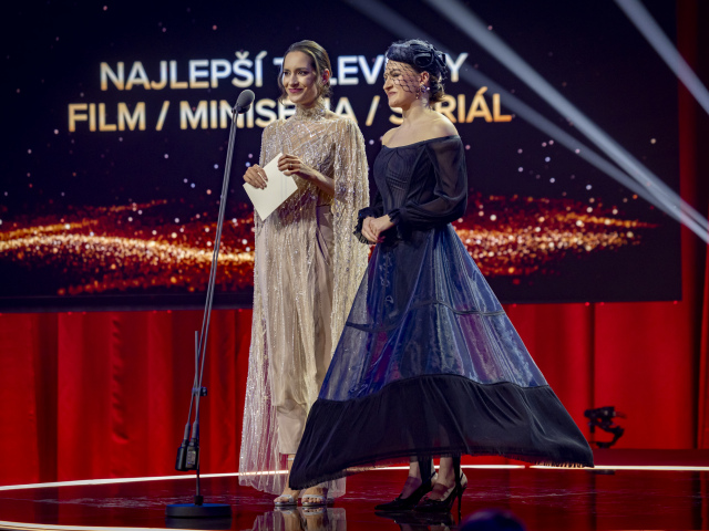 Herečky Barbora Bezáková (vľavo) a Anna Magdaléna Hroboňová. 