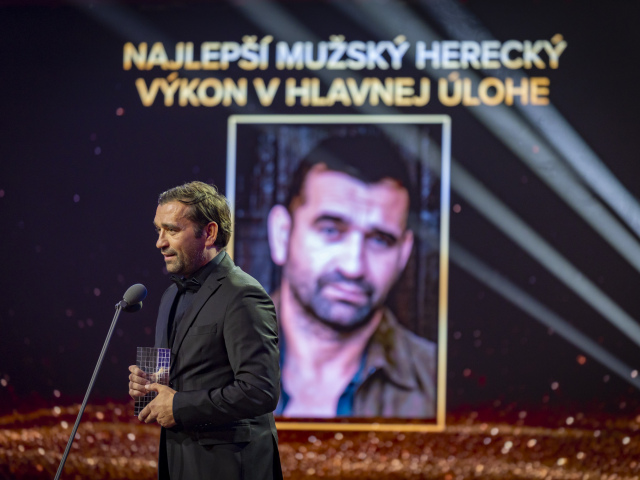 Najlepším hercom roka je Milan Ondrík s výkonom za film Otec.