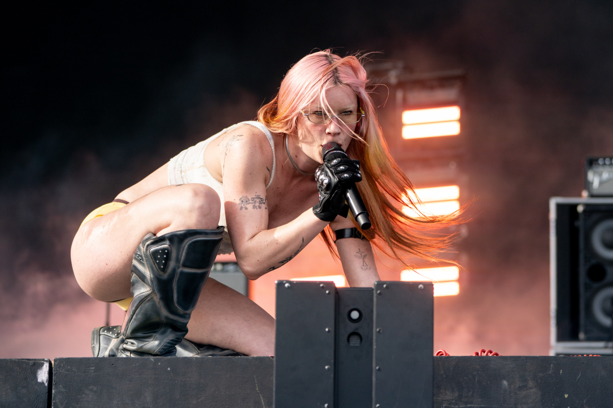Rhian Teasdale of Wet Leg Coachella Valley Music and Arts Festival 
