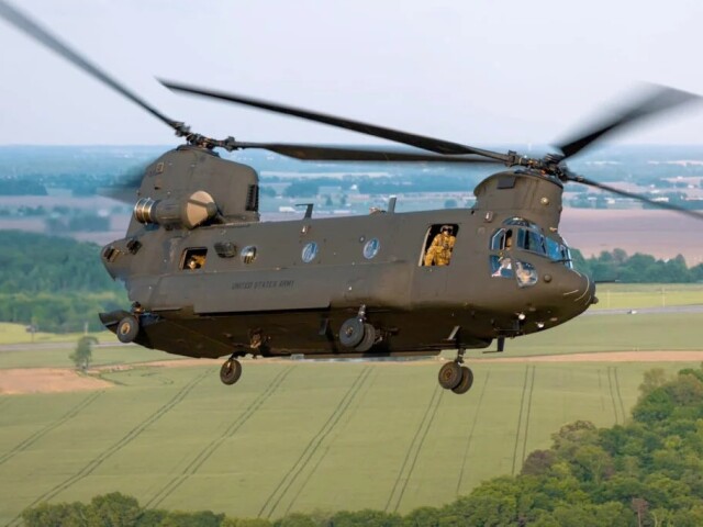 Americký vrtuľník CH-47F Chinook