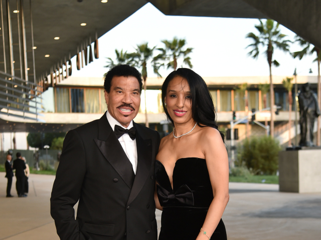 Spevák Lionel Richie a jeho manželka Lisa Parigi.