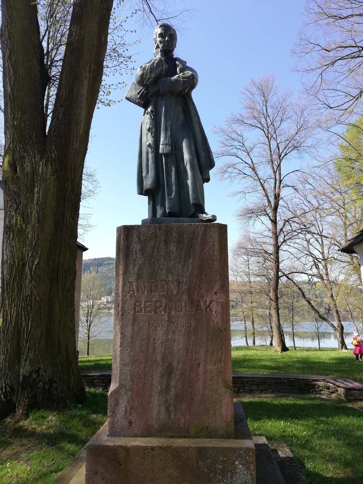 Anton Bernolák, socha, Slanický ostrov