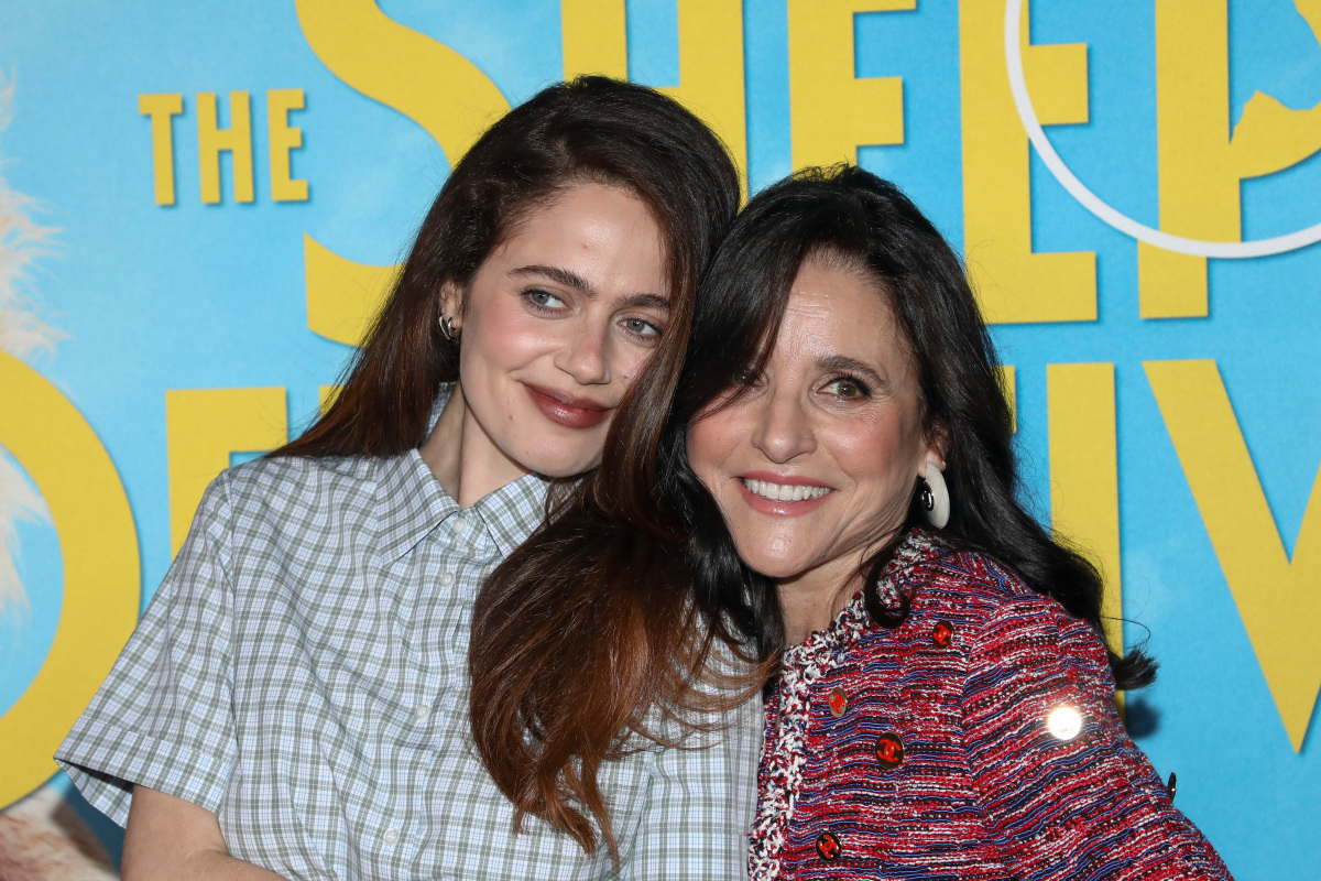 Molly Gordon (vľavo) a Julia Louis-Dreyfus