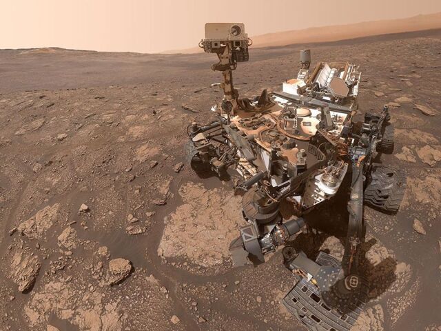 Rover / Curiosity / Mars /
