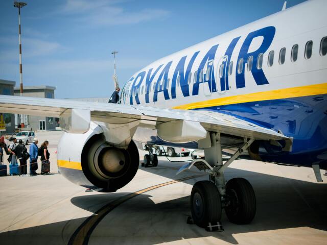 Ryanair, lietadlo, doprava, cestovanie, dovolenka, letisko