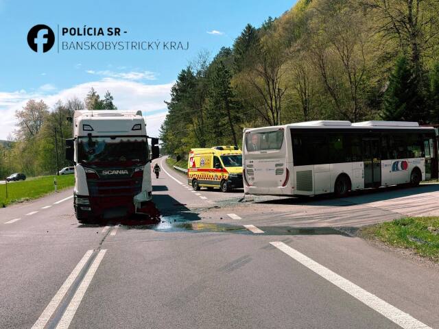 dopravná nehoda kamión autobus brusno